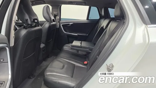 Volvo V60 2014 thumb 11