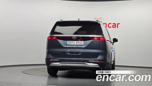 Kia Carnival 2021 thumb 4