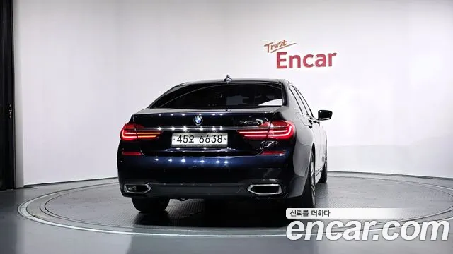 BMW 7-Series 2018 thumb 4