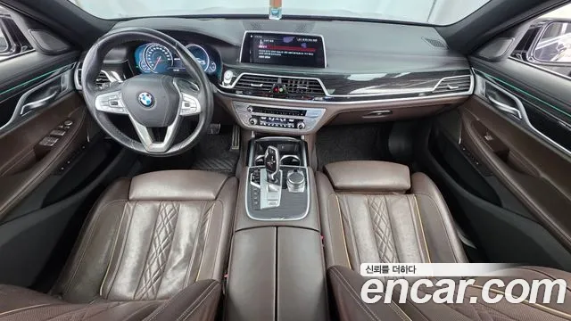BMW 7-Series 2018 thumb 7