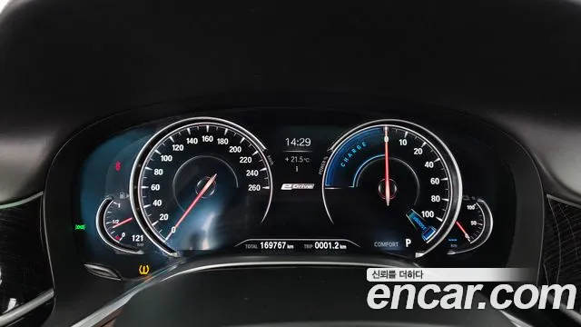 BMW 7-Series 2018 thumb 8