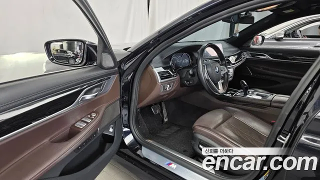 BMW 7-Series 2018 thumb 10