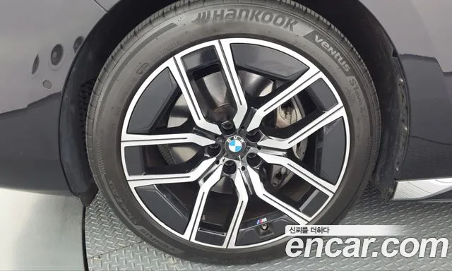 BMW 7-Series 2024 thumb 5