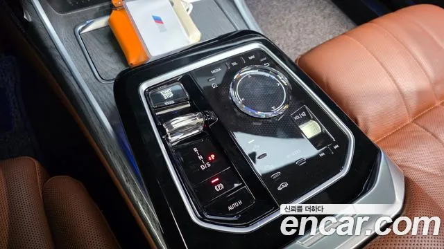 BMW 7-Series 2024 thumb 9