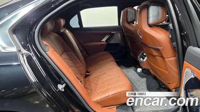 BMW 7-Series 2024 thumb 12