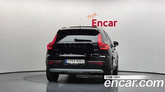 Volvo XC40 2020 thumb 4