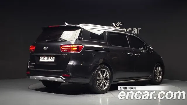 Kia Carnival 2018 thumb 2
