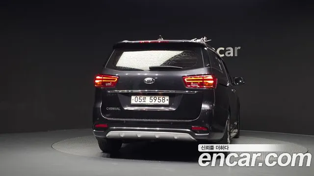 Kia Carnival 2018 thumb 4