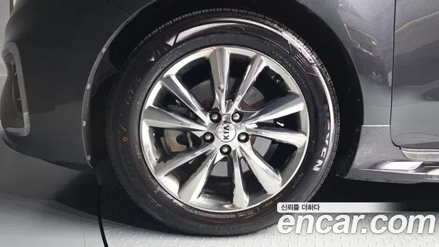 Kia Carnival 2018 thumb 5