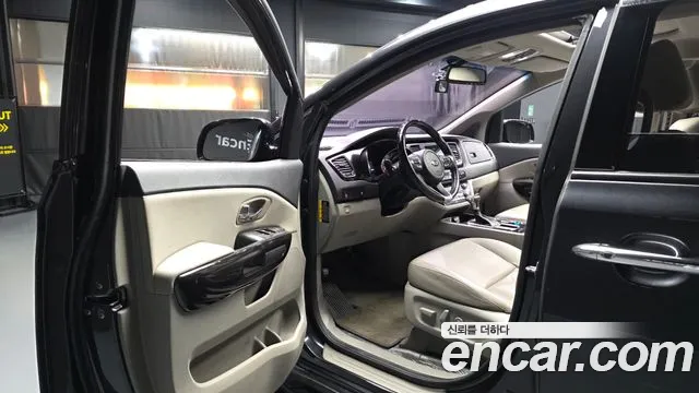 Kia Carnival 2018 thumb 10