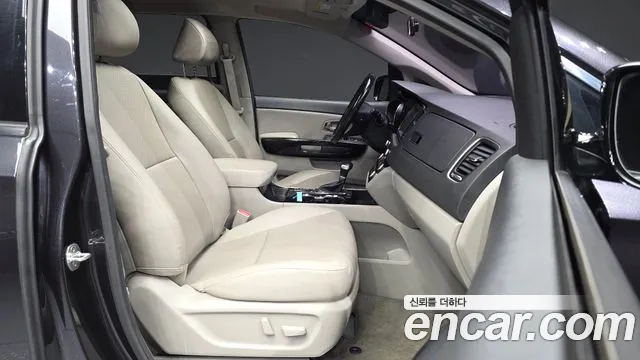 Kia Carnival 2018 thumb 11
