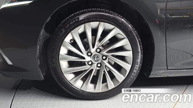 Lexus ES 2019 thumb 4