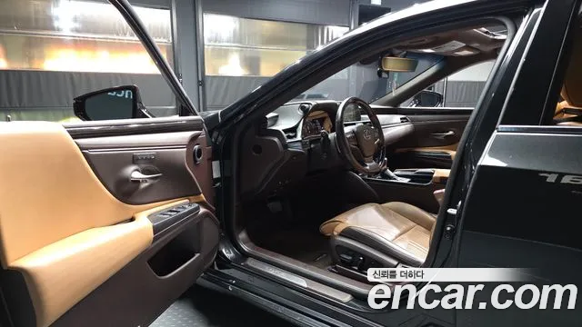 Lexus ES 2019 thumb 9