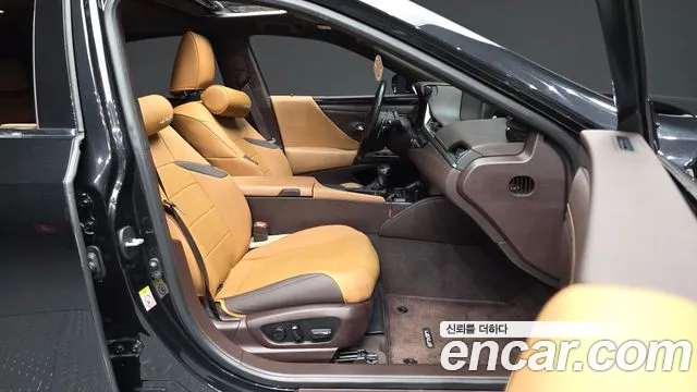 Lexus ES 2019 thumb 10