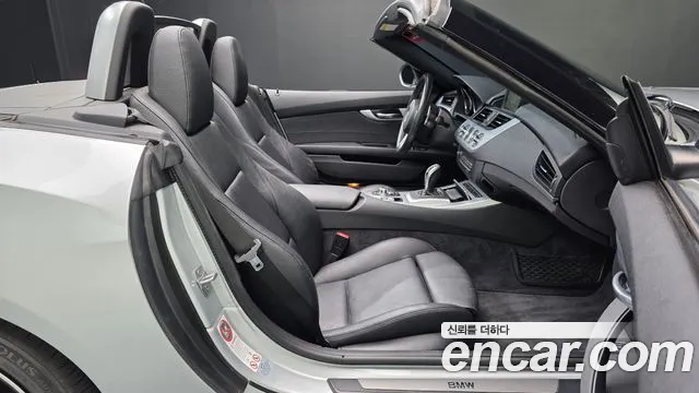 BMW Z4 2013 thumb 11