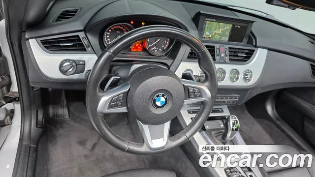 BMW Z4 2013 thumb 12