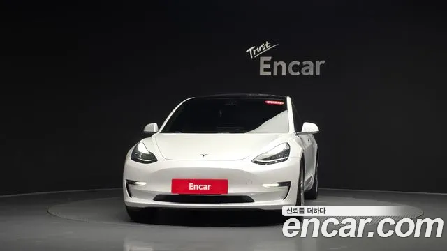 Tesla Model 3 2020 thumb 2