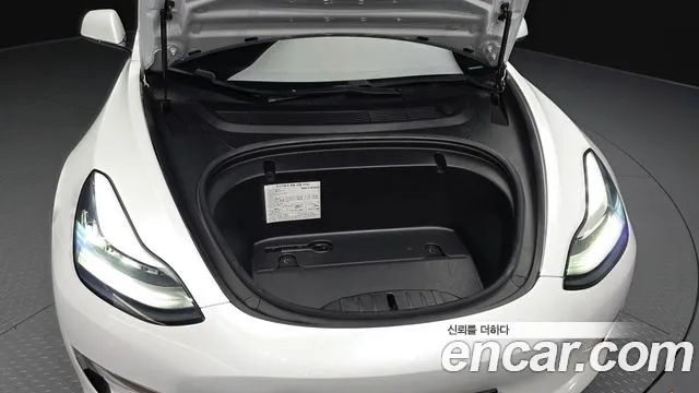 Tesla Model 3 2020 thumb 5