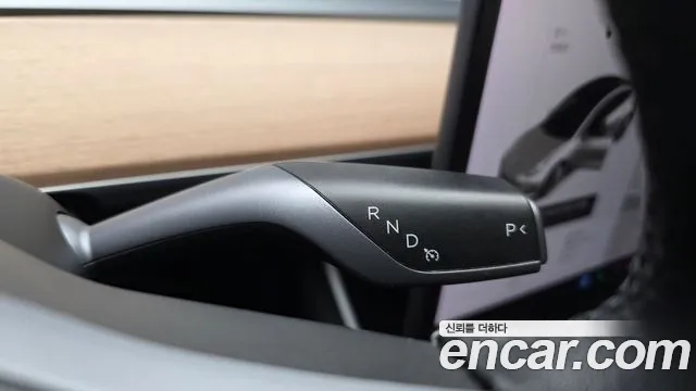 Tesla Model 3 2020 thumb 8