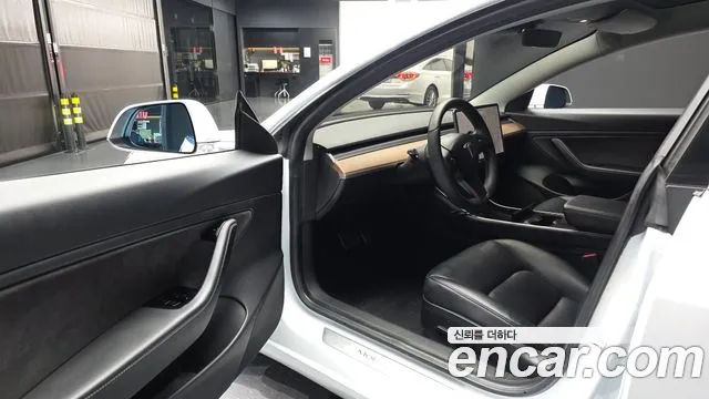 Tesla Model 3 2020 thumb 9