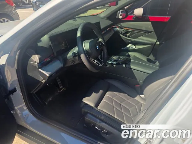 BMW 5-Series 2025 thumb 3