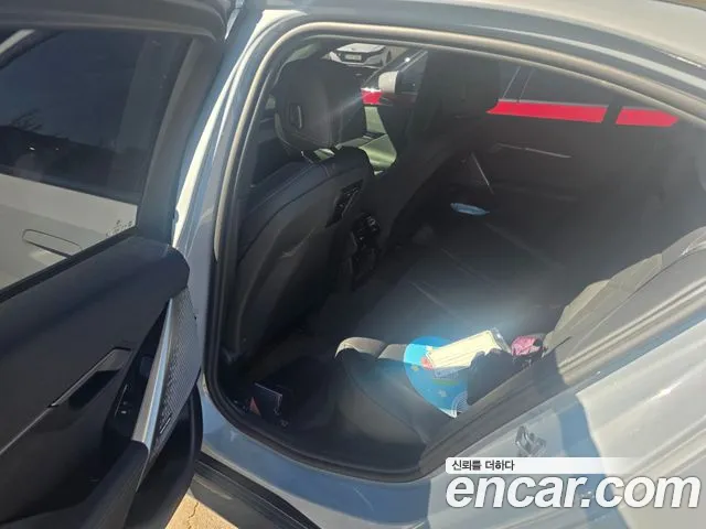 BMW 5-Series 2025 thumb 4
