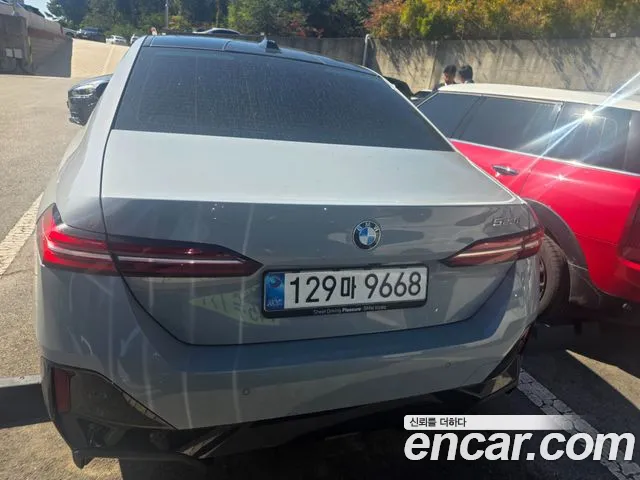 BMW 5-Series 2025 thumb 5