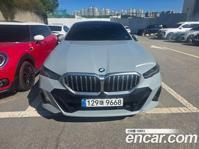 BMW 5-Series 2025 thumb 6