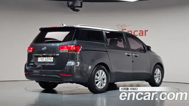 Kia Carnival 2015 thumb 2