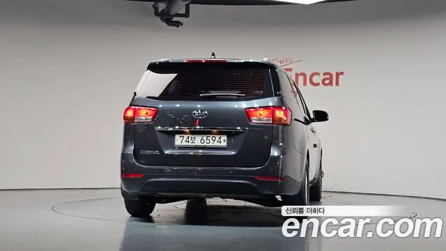 Kia Carnival 2015 thumb 4