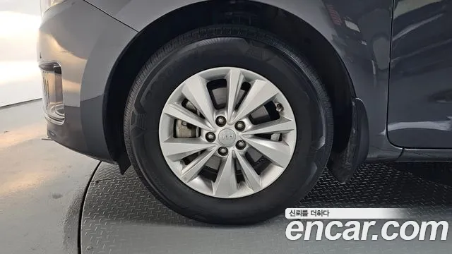 Kia Carnival 2015 thumb 5