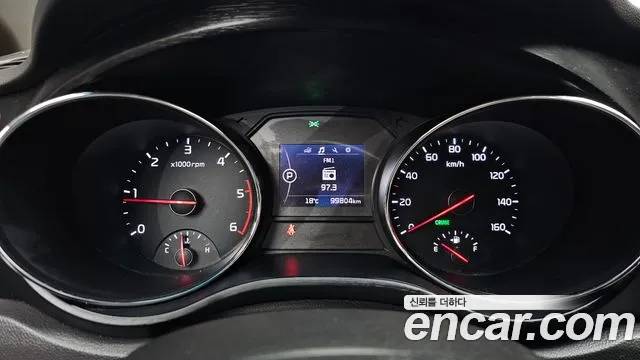 Kia Carnival 2015 thumb 8