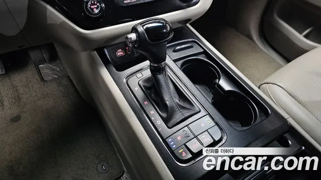 Kia Carnival 2015 thumb 9