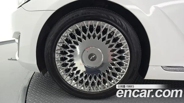 Genesis G90 2017 thumb 4