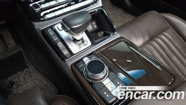 Genesis G90 2017 thumb 8