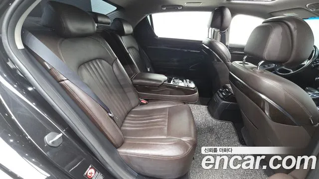 Genesis G90 2017 thumb 10