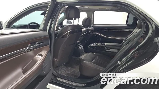 Genesis G90 2017 thumb 11