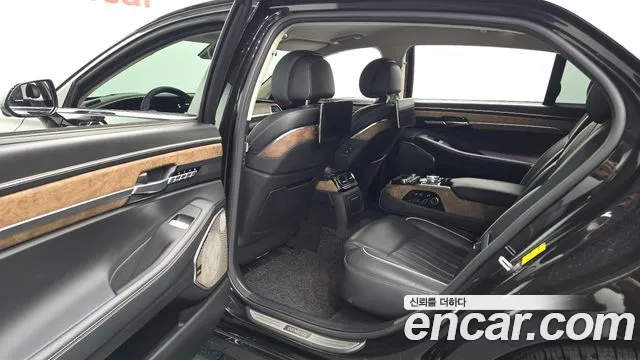 Genesis G90 2019 thumb 11