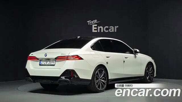 BMW 5-Series 2026 thumb 2
