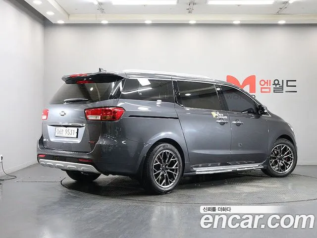 Kia Carnival 2017 thumb 3