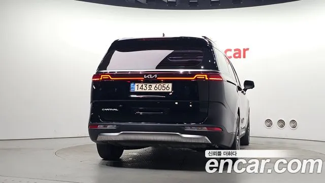 Kia Carnival 2021 thumb 4