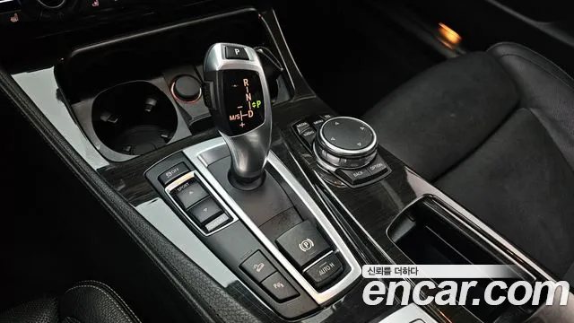 BMW 5-Series 2015 thumb 9