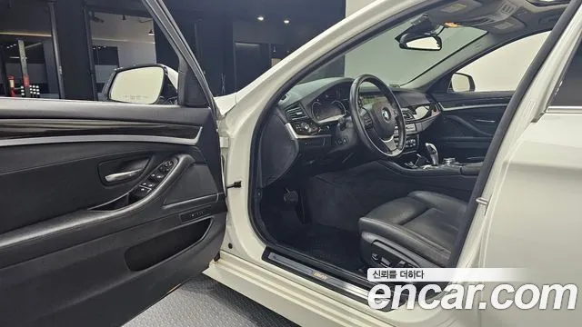BMW 5-Series 2015 thumb 10