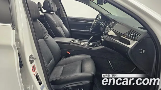BMW 5-Series 2015 thumb 11