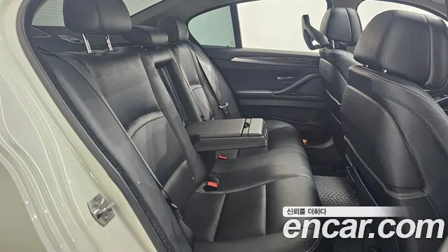 BMW 5-Series 2015 thumb 12