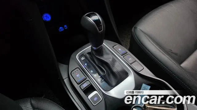 Hyundai Santa Fe 2017 thumb 9