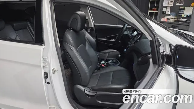 Hyundai Santa Fe 2017 thumb 11