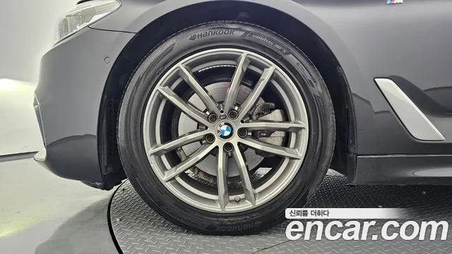 BMW 5-Series 2020 thumb 5