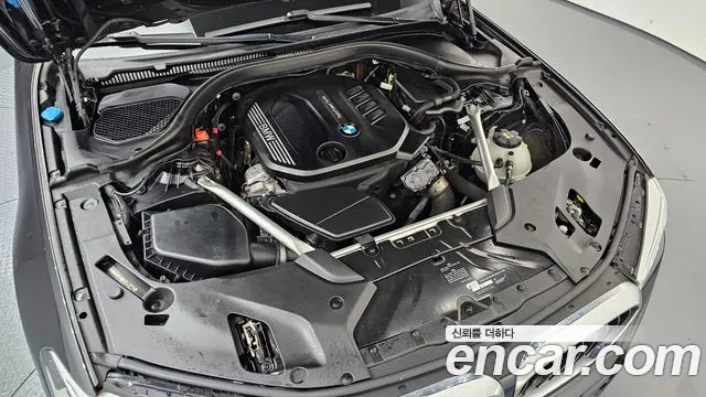 BMW 5-Series 2020 thumb 6