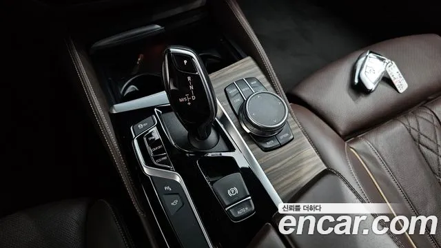 BMW 5-Series 2020 thumb 9